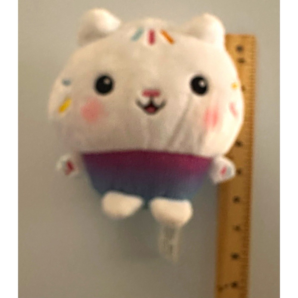 Spin Master DreamWorks Gabby's Dollhouse Cakey Cat Plush, White Purple Blue Pink